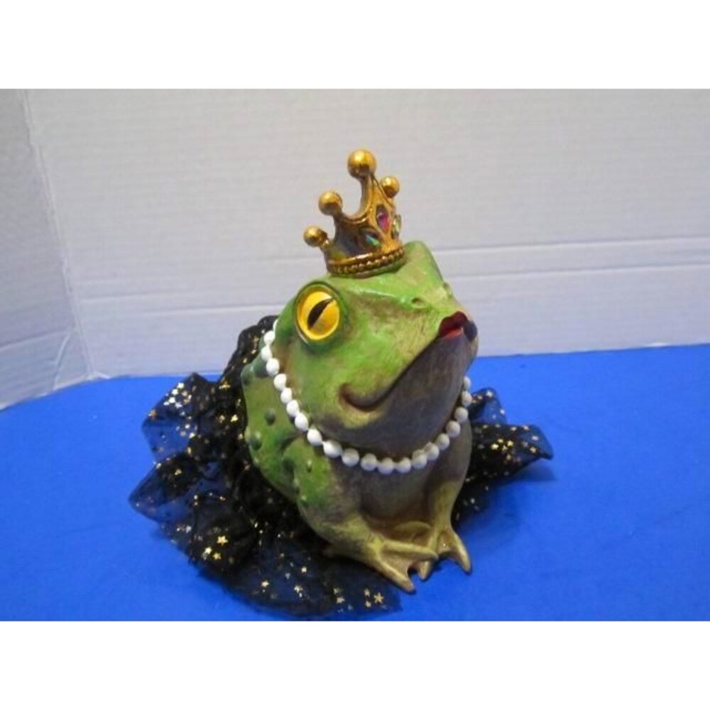NEW Royal Queen Frog Figurines Statue Sculpture Home Decor Princess Halloween